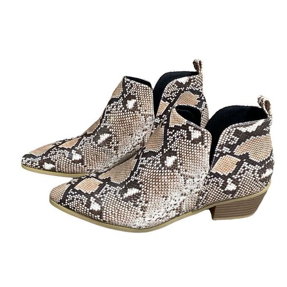Snakeskin Pointed Toe Bootie Size 8 NWOT - Picture 1 of 8